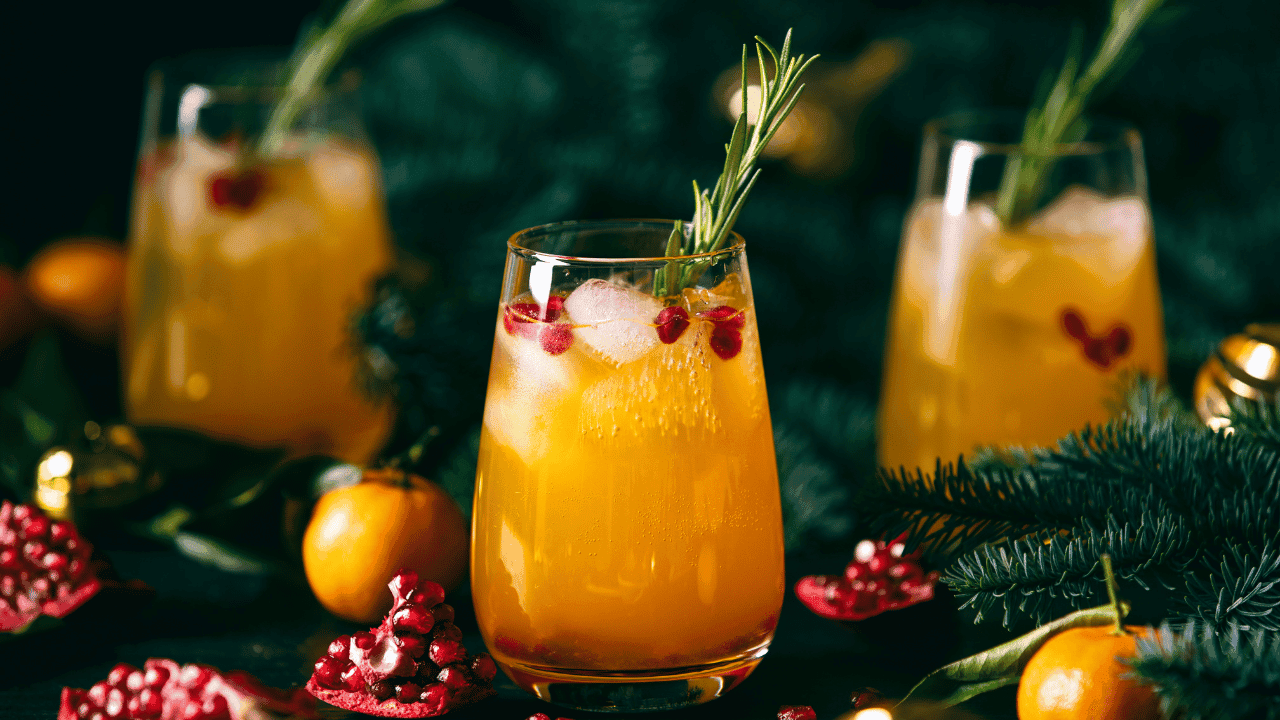 Festive Holiday Cocktails to Cheer Your Spirits 1 Holiday Cocktails