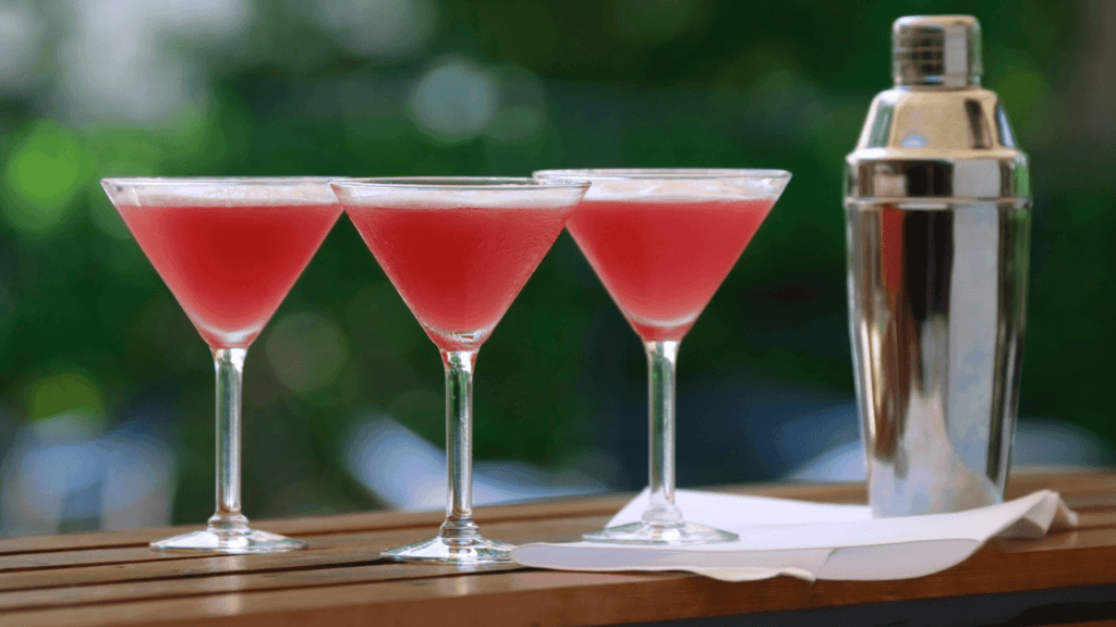 Comparing Cosmopolitan Calories to Other Cocktails