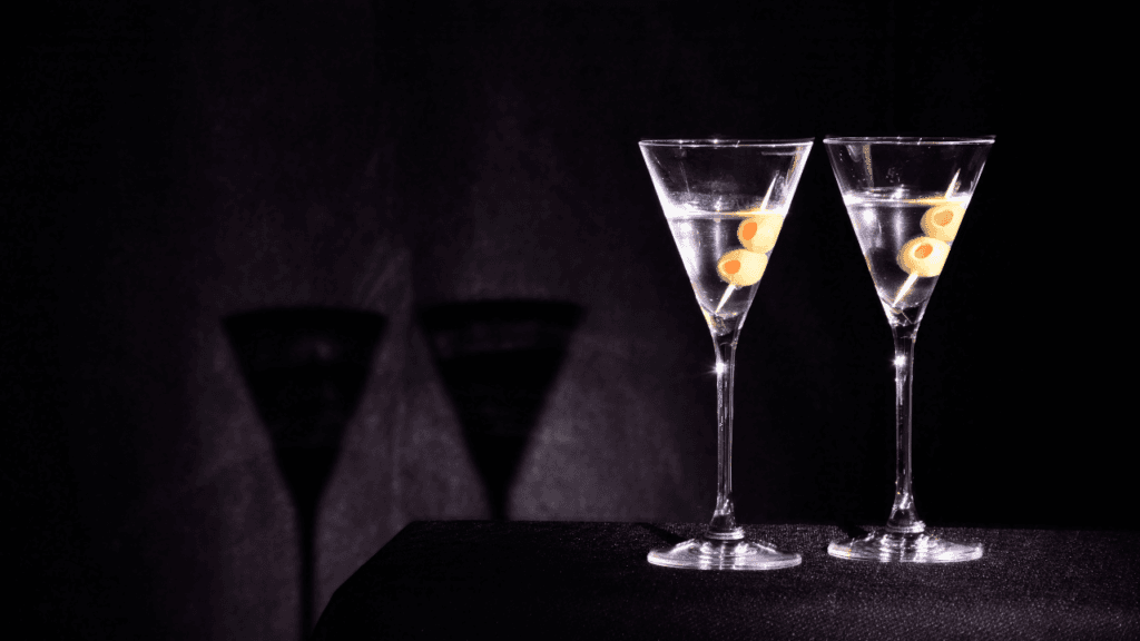 How to Mix a Gin Martini: Shaken or Stirred