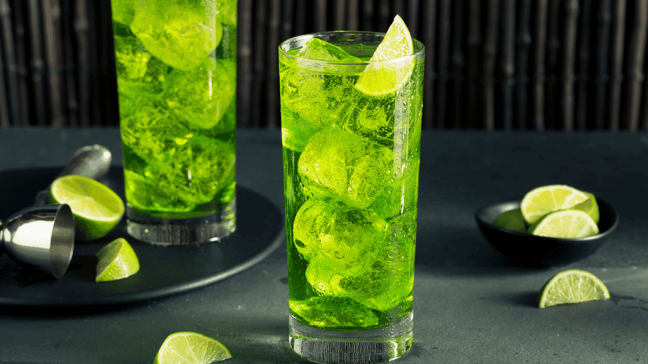 Classic Highball Cocktail Guide & Recipes 1 The Classic Highball Cocktail is