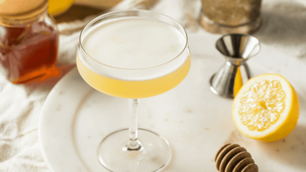 Bees Knees: A Classic Summertime Sipper